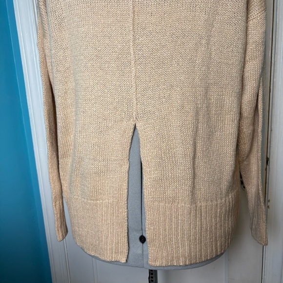 NWOT-woman’s V-neck, beige soft sweater, oversized relaxed fit UK-10-EU-38-US-6 - Picture 3 of 16